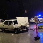 Bartın’da otomobil, kavşaktan çıkan araca çarptı; iki yaralı hastaneye kaldırıldı