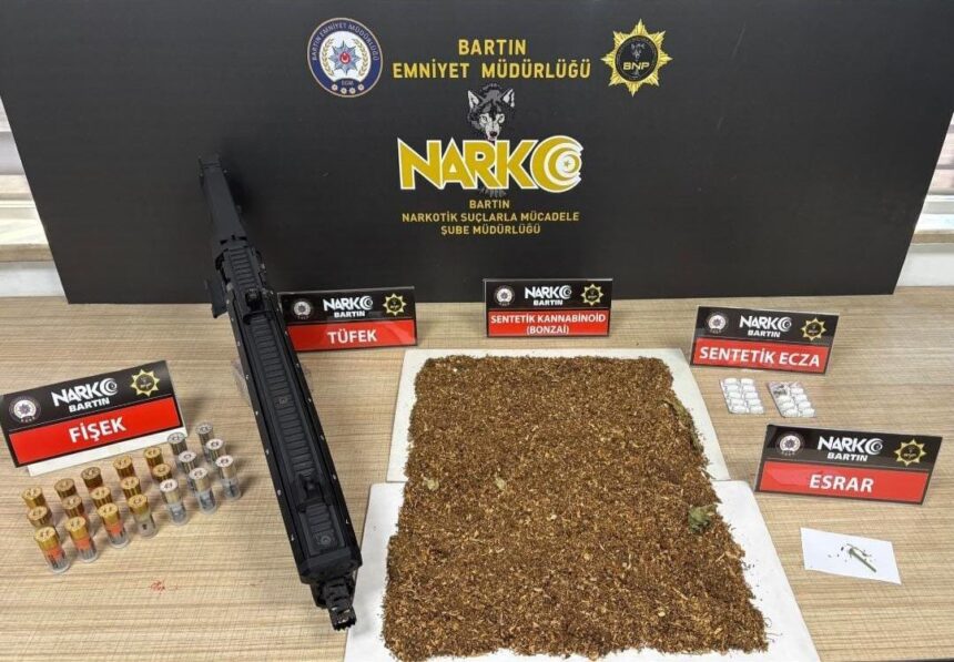 Bartın’da yapılan uyuşturucu operasyonunda 6 kişi tutuklanarak cezaevine gönderildi. Bartın’da yapılan uyuşturucu operasyonunda 6 kişi tutuklanarak cezaevine gönderildi.