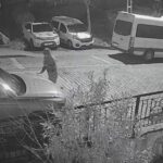 Başakşehir’de park halindeki araca levye ile saldırıldı, şüpheli güvenlik kamerasında görüntülendi.