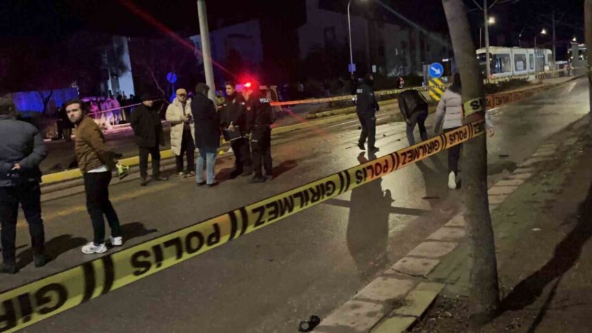 AK Parti Eskişehir İl Başkanı, tramvaydan inen yayalara çarpan aracın ardından 3 genç için tepki gösterdi.