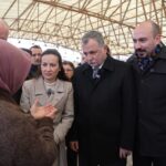 Yunusemre Belediye Başkanı Balaban ve CHP İl Başkanı Özalper, Laleli Pazarı’nı ziyaret etti.