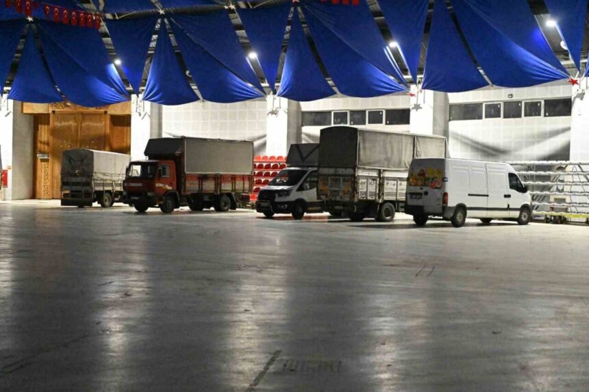 Isparta’da soğuk hava nedeniyle pazarcı esnafı için önlem alındı, Gökkubbe Fuar Alanı kullanıma sunuldu.