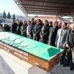 DENİZLİ (İHA) – Kalp krizi nedeniyle yaşamını yitiren Bekilli Belediyesi eski Başkanı Mustafa Başkafa, son yolculuğuna uğurlandı.