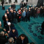 Başkan Büyükkılıç, Bayırbaş Camii’nde düzenlenen sabah namazında vatandaşlarla buluştu.