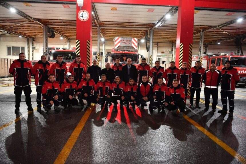 Kayseri Büyükşehir Belediye Başkanı Dr. Memduh Büyükkılıç, yeni yıla girerken görevdeki ekipleri ziyaret etti.