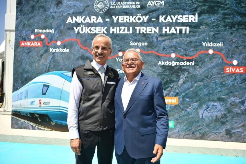 Kayseri Büyükşehir Belediye Başkanı Büyükkılıç, Bakan Uraloğlu’na 2025 yılı için 6,6 milyar TL’lik yatırımlar için teşekkür etti.