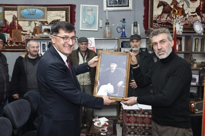 Kütahya Belediye Başkanı Kahveci, antikacılık etkinliklerine katılarak sanatseverlerle bir araya geldi.