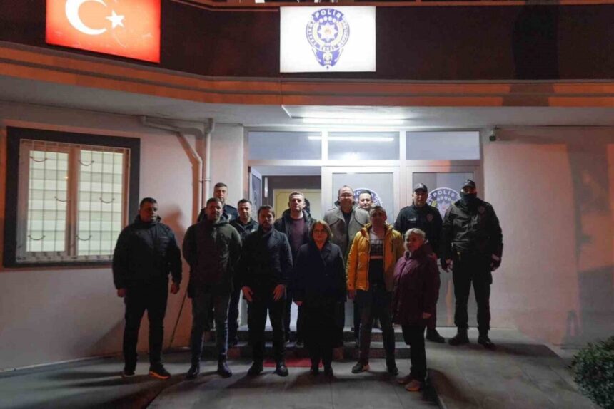 Didim Belediye Başkanı Hatice Gençay, yeni yıl etkinliğiyle Cumhuriyet Kent Meydanı’nda halkla buluştu.