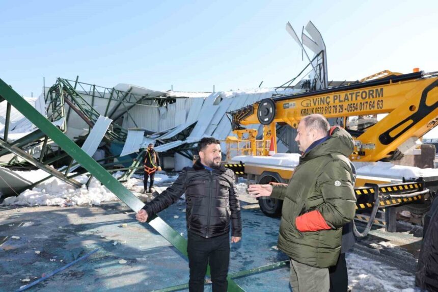 Başkan Gülpınar, Şanlıurfa’daki yoğun kar yağışı sonrası Oto Galericiler Sitesi’nde incelemelerde bulundu.