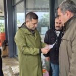 Kuşadası’nda sabah saatlerinde meydana gelen sel sonrası Başkan Ömer Günel olay yerinde incelemelerde bulundu.