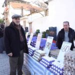 İncirliova Belediye Başkanı Kaya, Salı Pazarı’nı ziyaret ederek esnaf ve vatandaşlara sıcak çorba dağıttı.