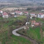 Terme Belediye Başkanı Şenol Kul, Dibekli Mahallesi’nde beton yol çalışmalarını yerinde inceledi.