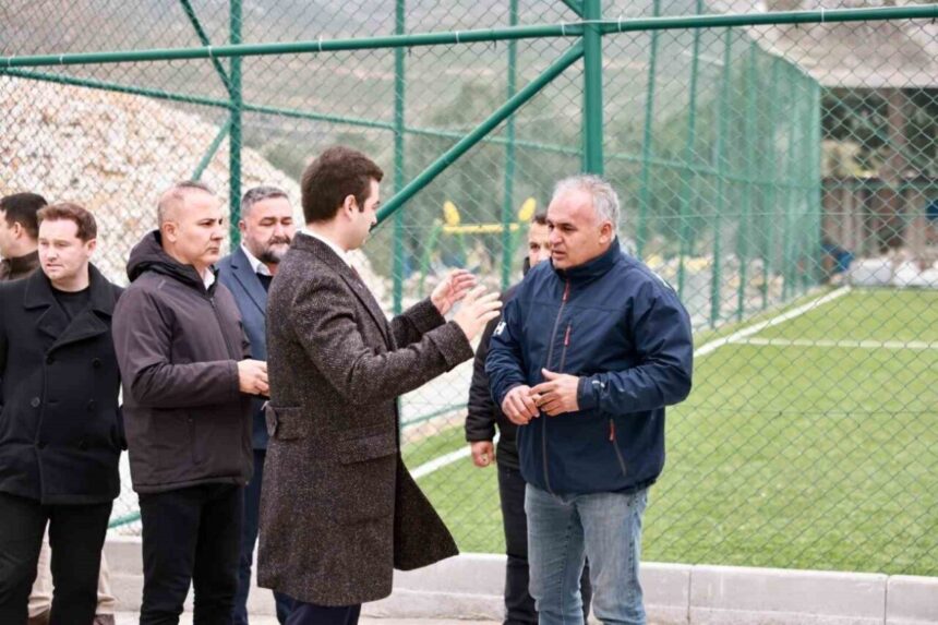 Bodrum Belediye Başkanı Tamer Mandalinci, saha ziyaretlerine Mazı ve Yeniköy mahalleleriyle devam etti. Bodrum Belediye Başkanı Tamer Mandalinci, saha ziyaretlerine Mazı ve Yeniköy mahalleleriyle devam etti.