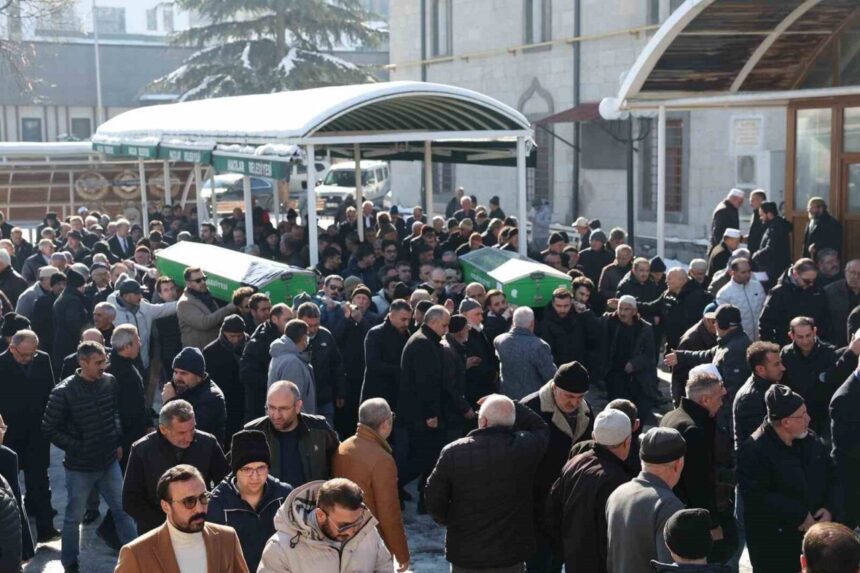 Eski Hacılar Belediye Başkanı Doğan Ekici’nin babası Hacı Mustafa Ekici, 83 yaşında hayatını kaybetti.