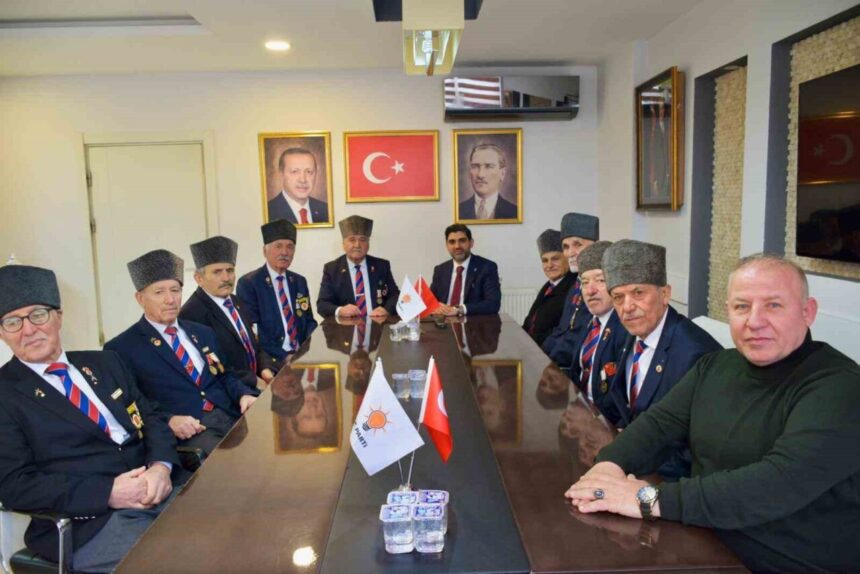 AK Parti Karabük İl Başkanı Ferhat Salt, halk buluşmasında vatandaşların taleplerini dinledi. AK Parti Karabük İl Başkanı Ferhat Salt, halk buluşmasında vatandaşların taleplerini dinledi.