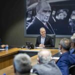 Seçer: “Muhtarlar, vatandaş ile belediye arasında önemli bir köprü” dedi. Tarsus için projeleri açıkladı.