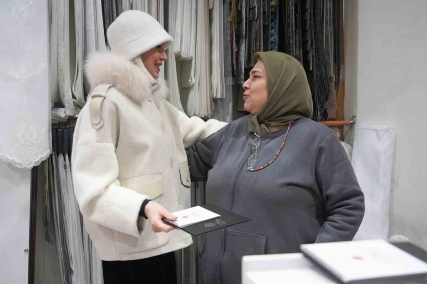 Bilecik Belediye Başkanı Melek Mızrak Subaşı, yeni yılın ilk gününde esnaf ve vatandaşları ziyaret etti.