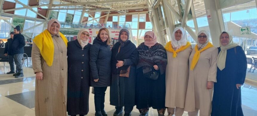 Pazaryeri’nde umre yolculuğuna çıkan vatandaşlar, dualarla uğurlandı.