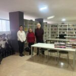 Germencik Belediye Başkanı Zencirci, kütüphaneye bağışta bulunan Özbilgi çiftine teşekkür etti ve kitap bağışına çağırdı.