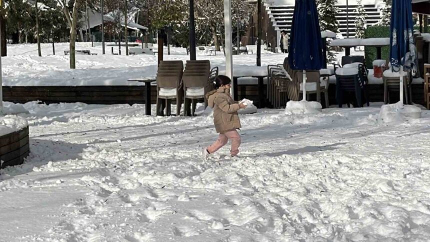 Düzce Valiliği, yoğun kar sonrası çığ tehlikesi nedeniyle vatandaşları uyardı.