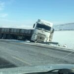 Batman-Hasankeyf yolunda öğle saatlerinde yaşanan zincirleme trafik kazasında 3 araçta hasar meydana geldi.