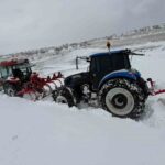 Yüce köyünde etkili kar yağışı ulaşımı aksattı, köylüler kendi imkanlarıyla yolu açmaya çalıştı.