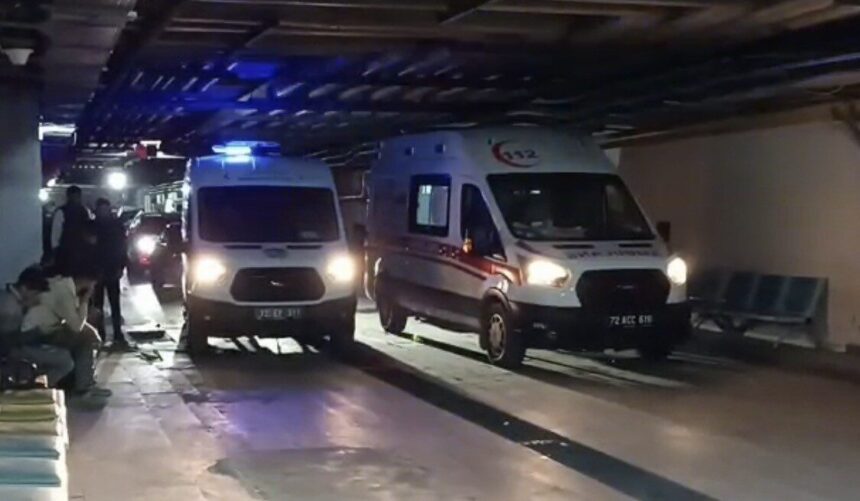 Batman’ın Beşiri ilçesinde mutfak tüpünden sızan gazdan etkilenen 87 yaşındaki kadın öldü, eşi hastaneye kaldırıldı. Batman’ın Beşiri ilçesinde mutfak tüpünden sızan gazdan etkilenen 87 yaşındaki kadın öldü, eşi hastaneye kaldırıldı.