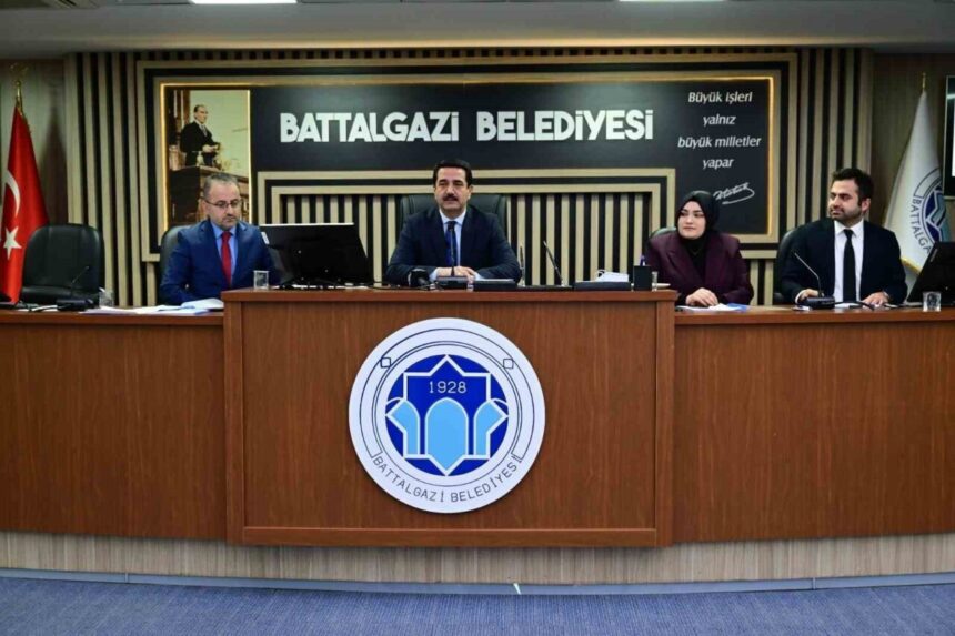 Battalgazi Belediye Meclisi, 2026 yılının ilk oturumunu Başkan Bayram Taşkın yönetiminde gerçekleştirdi. Battalgazi Belediye Meclisi, 2026 yılının ilk oturumunu Başkan Bayram Taşkın yönetiminde gerçekleştirdi.