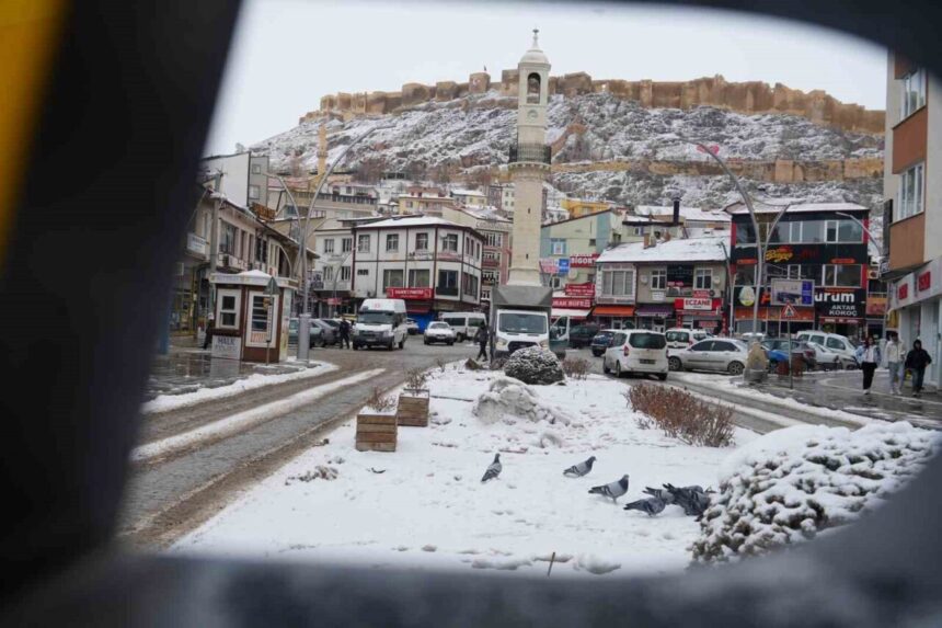 Meteoroloji’den Bayburt için kar, şiddetli rüzgar ve çığ riski uyarısı yapıldı. Meteoroloji’den Bayburt için kar, şiddetli rüzgar ve çığ riski uyarısı yapıldı.
