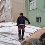 Bayburt’ta kar yağışının ardından belediye tuzlama çalışmaları başlattı, güvenlik amaçlı sürdürülüyor.