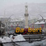 Bayburt’ta olumsuz hava koşulları nedeniyle kar tatili bir gün daha uzatıldı. Eğitime yarın da ara verildi.