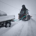 Bayburt Özel İdaresi, kış şartlarıyla mücadele için köy yollarını açma çalışmalarına devam ediyor.