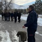 Valilik çalışanlarına itfaiye ekipleri tarafından yangın güvenliği eğitimi verildi.