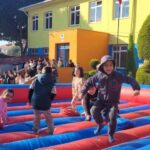 Bayındır’daki Fatih İlkokulu, karne haftası için öğrencilerine eğlenceli bir etkinlik organize etti.