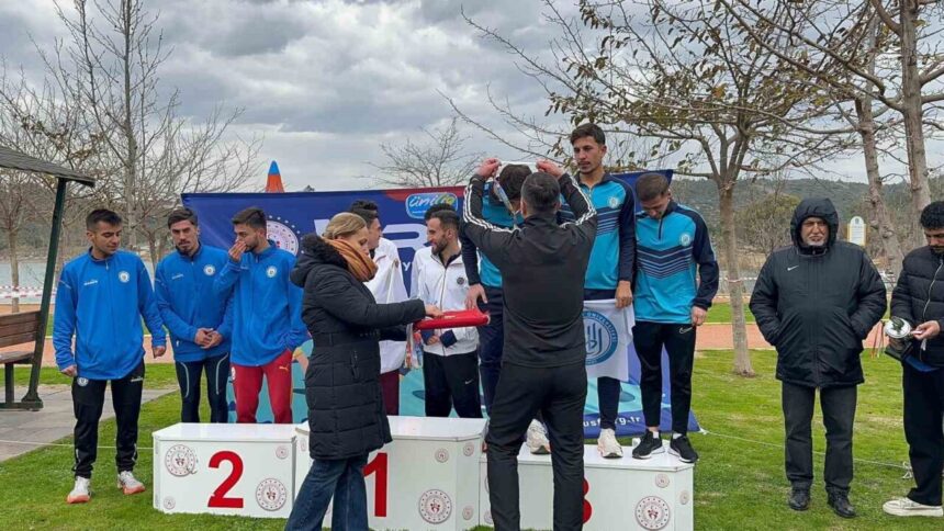 Bitlis Eren Üniversitesi Kros Takımı, Türkiye Üniversitelerarası Kros Şampiyonası’nda Türkiye üçüncüsü oldu. Bitlis Eren Üniversitesi Kros Takımı, Türkiye Üniversitelerarası Kros Şampiyonası’nda Türkiye üçüncüsü oldu.