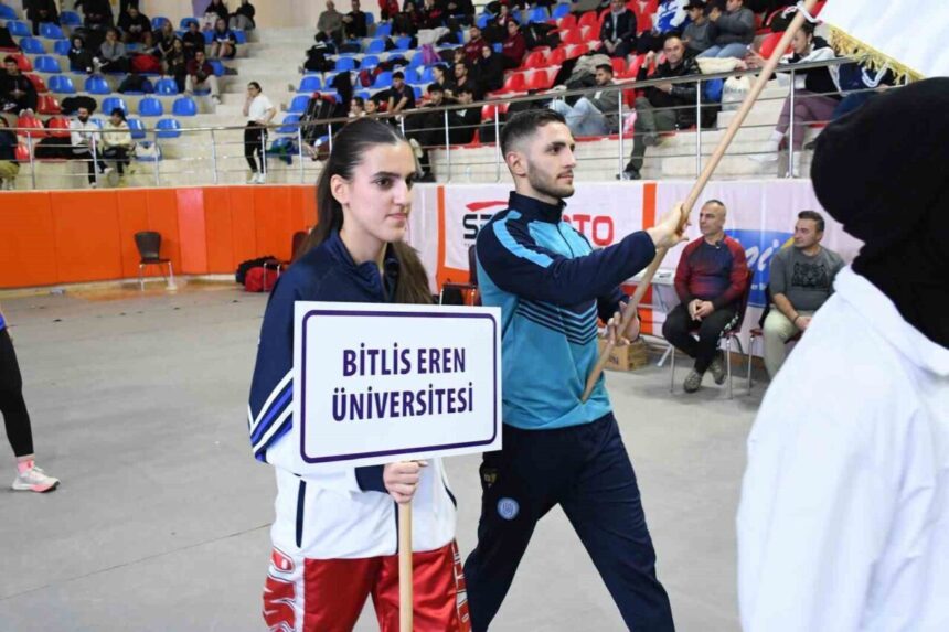 Bitlis Eren Üniversitesi’nden Muhammed Karayılan, Kick Boks Türkiye Şampiyonu oldu. Bitlis Eren Üniversitesi’nden Muhammed Karayılan, Kick Boks Türkiye Şampiyonu oldu.