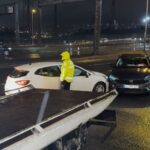 Beylikdüzü E-5 yan yolda yağış nedeniyle kayganlaşan yolda kaza: 1 yaralı var.