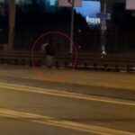 Beylikdüzü’nden E-5 karayoluna çıkan bir kişi, Avcılar’a kadar yürüdü. O anlar kameraya yansıdı.