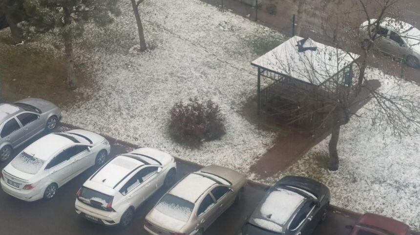 Konya’nın Beyşehir, Hüyük ve Derebucak ilçelerinde kar yağışı keyfi yaşandı. Konya’nın Beyşehir, Hüyük ve Derebucak ilçelerinde kar yağışı keyfi yaşandı.