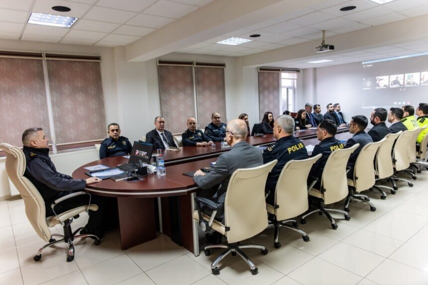 Bilecik Emniyetinde sömestr önlemleri masaya yatırıldı. Bilecik Emniyetinde sömestr önlemleri masaya yatırıldı.