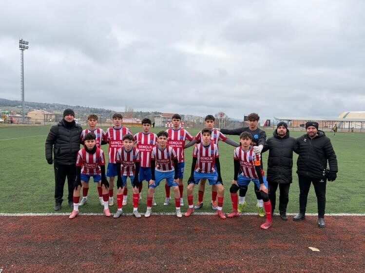 Bilecik U16 Gençler Ligi’nde Osmanelispor liderliğini sürdürürken, 1299 Bilecikspor da takipte kaldı. Bilecik U16 Gençler Ligi’nde Osmanelispor liderliğini sürdürürken, 1299 Bilecikspor da takipte kaldı.