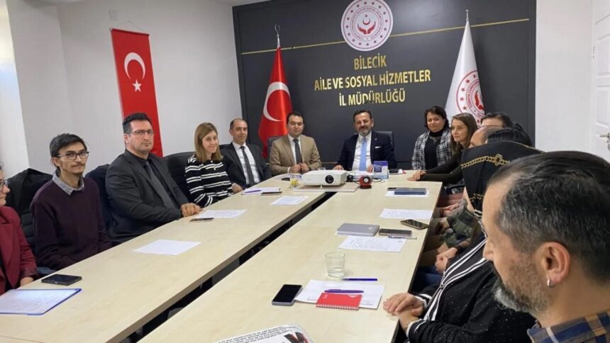 Bilecik’te aile ve toplum hizmetleri için değerlendirme toplantısı gerçekleştirildi. Bilecik’te aile ve toplum hizmetleri için değerlendirme toplantısı gerçekleştirildi.