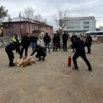 Pazaryeri’nde emniyet personeline yangın ve deprem eğitimi verildi.