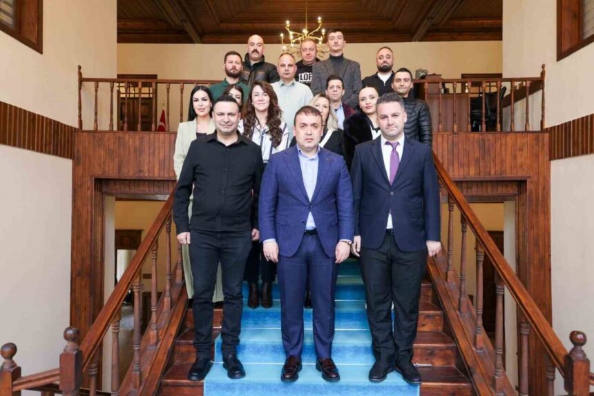 Bilecik’te Giyim ve Mensucat Esnaf Odası Başkanı Balcı, Vali Sözer ile görüştü. Bilecik’te Giyim ve Mensucat Esnaf Odası Başkanı Balcı, Vali Sözer ile görüştü.