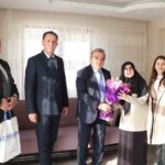 Bozüyük’te evde eğitim gören öğrenciye karne mutluluğu yaşatıldı.