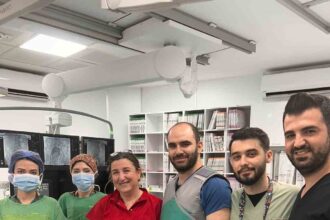 Bilecik’te şiddetli karın ve sırt ağrısı çeken hasta, ana damardaki yırtık nedeniyle stentle tedavi edildi.