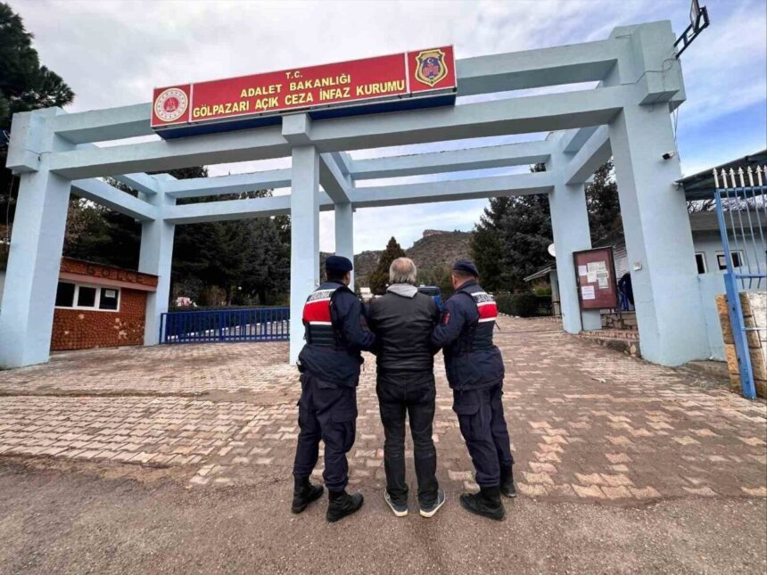 Bilecik’te kadına tehdit suçundan aranan şahıs, jandarma tarafından yakalandı. Bilecik’te kadına tehdit suçundan aranan şahıs, jandarma tarafından yakalandı.