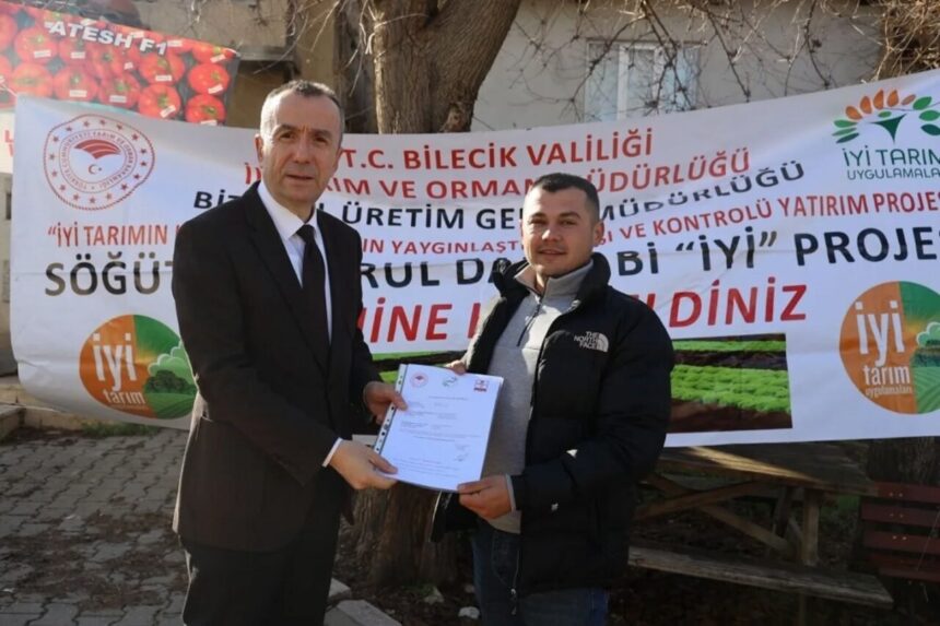 Söğüt’te “Marul Daha Bi’ İyi” Projesi ile marul üretimi onaylandı. Söğüt’te “Marul Daha Bi’ İyi” Projesi ile marul üretimi onaylandı.