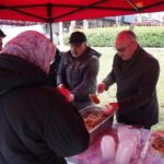 Bilecik’te Miraç Kandili dolayısıyla vatandaşlara helva ikramında bulunuldu.