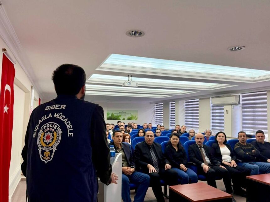 Bilecik’te siber suçlar konusunda farkındalık çalışması yapıldı. Bilecik’te siber suçlar konusunda farkındalık çalışması yapıldı.